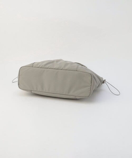 MICO COULIER(ミコクリエ)の「GATHERED POCKET TOTE(トートバッグ・レディース・ライトグレー/ブラック・FREE)」の6枚目の写真