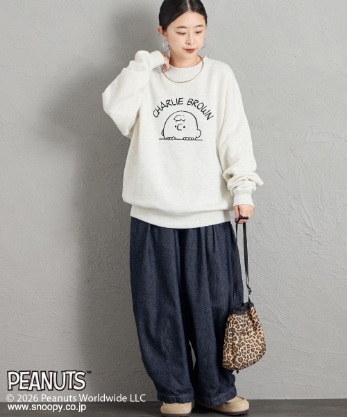 PEANUTS（ピーナッツ）の「【FUDGE 10月号掲載】[PEANUTS×JEANS FACTORY/ピーナッツ×ジーンズ ファクトリー] 別注 チャーリー・ブラウン / サガラ刺繍クルーネックスウェット（スウェット・レディース・グレー/オフホワイト/ブラック・L/M/S）」の4枚目の写真
