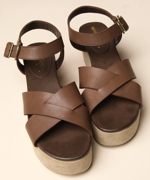 CIAOPANIC（チャオパニック）の「表革クロスサンダル（サンダル・レディース・キャメル/ブラウン/ブラック・22.5cm/23.5cm/24.5cm）」の4枚目の写真