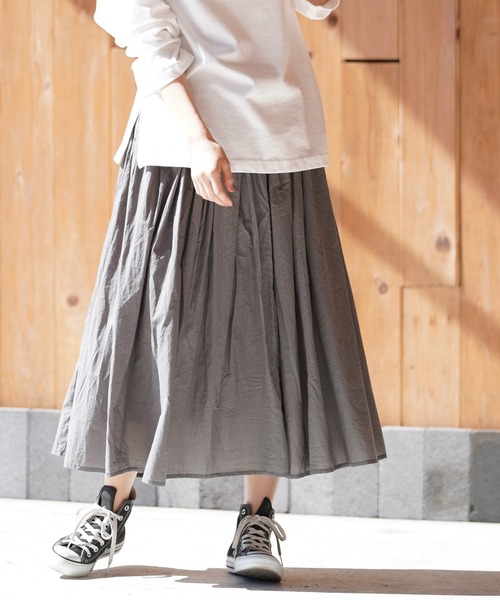 rps(アールピーエス)の「コットンボイルロングスカート(スカート・レディース・ベージュ/イエロー/アイボリー/ピンク/グレー/ネイビー/グリーン/ラベンダー/ダークグリーン/マスタード/チャコールグレー/ブラウン/ピンク系その他/ブラック/オレンジ系その他/ブルー/ブルー系その他2/キャメル/ピンクベージュ/レッド/ダークベージュ/カーキ/グレー系その他3/ダークパープル/カーキブラウン/ミント/パープル・M)」の4枚目の写真