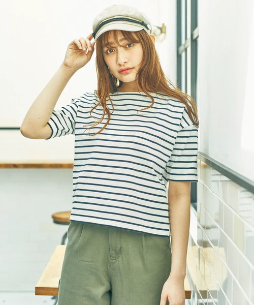 earth music&ecology（アースミュージックアンドエコロジー）の「ボーダーボーダー半袖ボートネックプルオーバー（Tシャツ/カットソー・レディース・ネイビー/グリーン/マスタード/ラベンダー/ダークブルー/オレンジ系その他・M/L）」の2枚目の写真