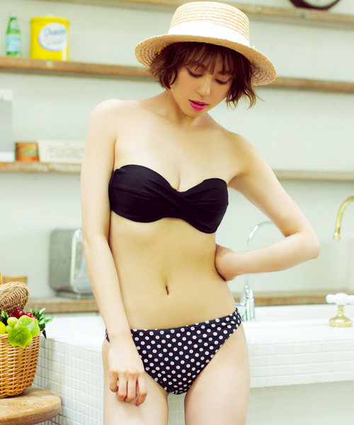 KOBE LETTUCE（コウベレタス）の「選べる2typeビキニトップ（水着・レディース・ブラック/オフホワイト/ピンク/イエロー/ホワイト系その他/ブラック系その他/イエロー系その他/ピンク系その他/ドット/チェック/ホワイト系その他2/ホワイト系その他3/ブラック系その他2/ブラック系その他3・FREE）」の6枚目の写真