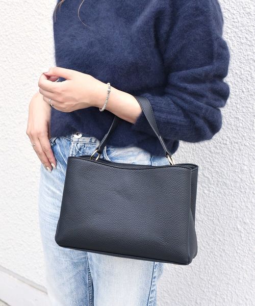 Khaju（カージュ）の「【WEB限定】Khaju:2WAYフェイクファーバッグ◇（ハンドバッグ・レディース・ブラック/ベージュ・ONE SIZE）」の4枚目の写真