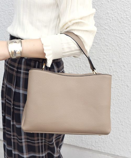 Khaju（カージュ）の「【WEB限定】Khaju:2WAYフェイクファーバッグ◇（ハンドバッグ・レディース・ブラック/ベージュ・ONE SIZE）」の6枚目の写真