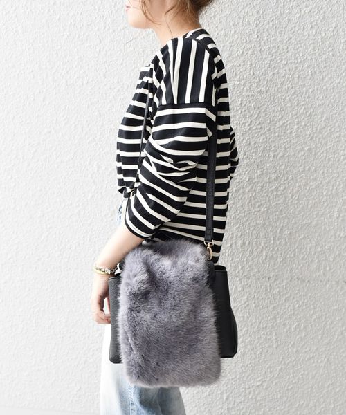 Khaju（カージュ）の「【WEB限定】Khaju:2WAYフェイクファーバッグ◇（ハンドバッグ・レディース・ブラック/ベージュ・ONE SIZE）」の14枚目の写真