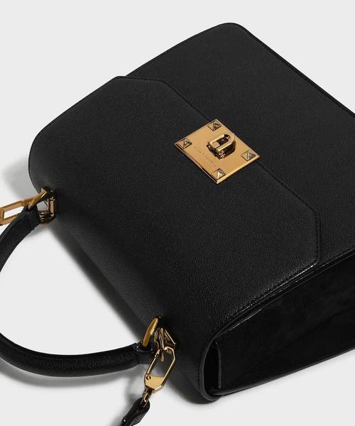 CHARLES & KEITH(チャールズ & キース)の「クラシックプッシュロックハンドバッグ / CLASSIC PUSH-LOCK HANDBAG(ハンドバッグ・レディース・ブラック/レンガ・L)」の4枚目の写真