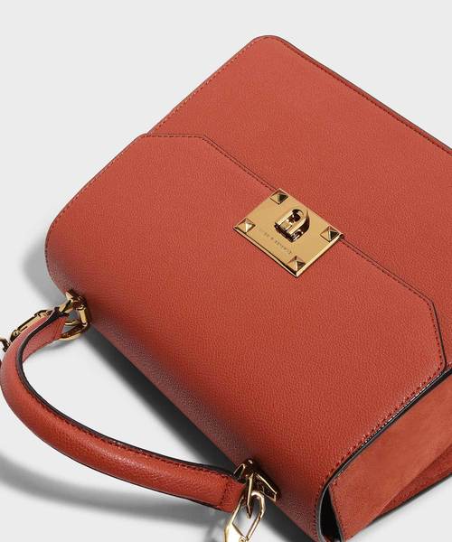 CHARLES & KEITH(チャールズ & キース)の「クラシックプッシュロックハンドバッグ / CLASSIC PUSH-LOCK HANDBAG(ハンドバッグ・レディース・ブラック/レンガ・L)」の9枚目の写真