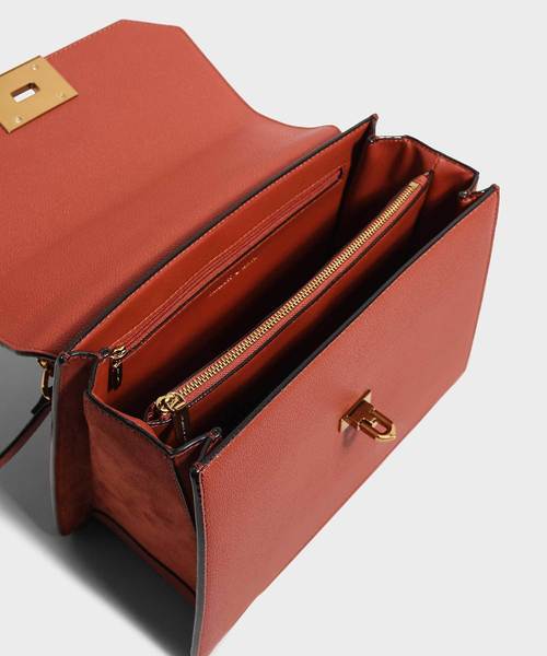 CHARLES & KEITH(チャールズ & キース)の「クラシックプッシュロックハンドバッグ / CLASSIC PUSH-LOCK HANDBAG(ハンドバッグ・レディース・ブラック/レンガ・L)」の11枚目の写真