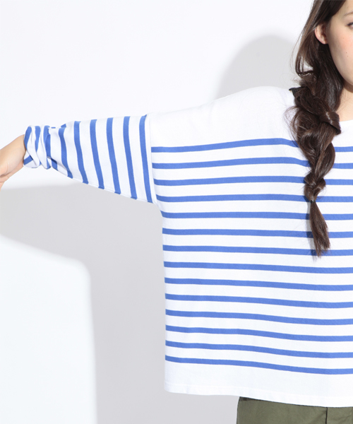 BEAMS BOY（ビームスボーイ）の「BEAMS BOY / ナバルボーダー ビッグボートネック（Tシャツ/カットソー・レディース・ブルー・ONE SIZE）」の2枚目の写真