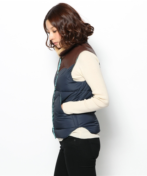 SOFFITTO（ソフィット）の「Rocky Mountain /  Christy Vest（ダウンベスト・レディース・ベージュ/レッド/ネイビー・3/2）」の5枚目の写真