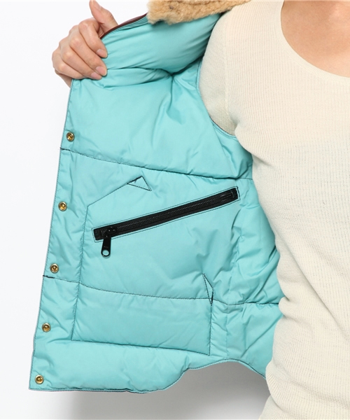 SOFFITTO（ソフィット）の「Rocky Mountain /  Christy Vest（ダウンベスト・レディース・ベージュ/レッド/ネイビー・3/2）」の10枚目の写真