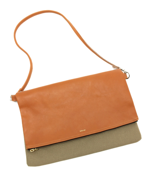 rehacer(レアセル)の「Oblique Clutch bag(ショルダーバッグ・メンズ・ブラック/ベージュ・FREE)」の6枚目の写真