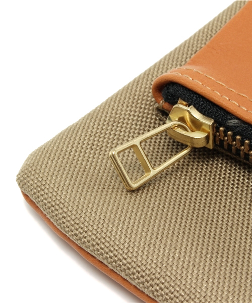 rehacer(レアセル)の「Oblique Clutch bag(ショルダーバッグ・メンズ・ブラック/ベージュ・FREE)」の8枚目の写真