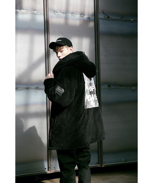 MASSNOUN（マスノウン）の「【BTS着用】ボアデザインガスマスクコート