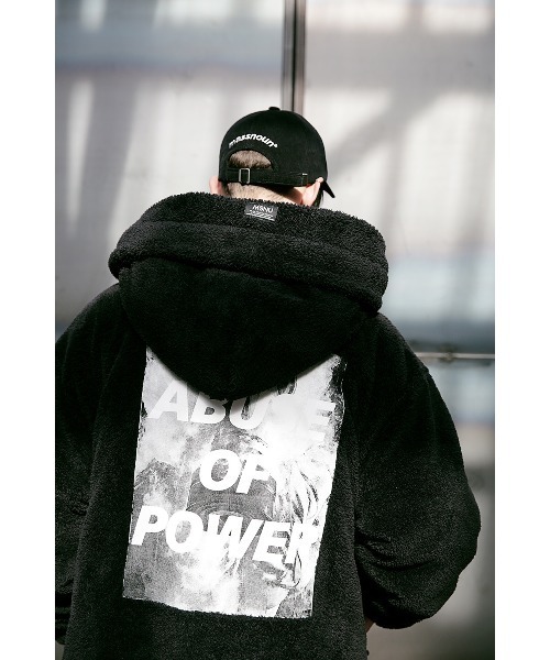 MASSNOUN（マスノウン）の「【BTS着用】ボアデザインガスマスクコート