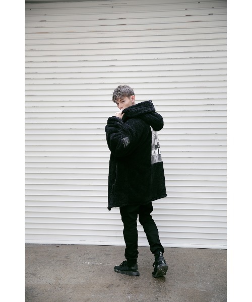 MASSNOUN（マスノウン）の「【BTS着用】ボアデザインガスマスクコート
