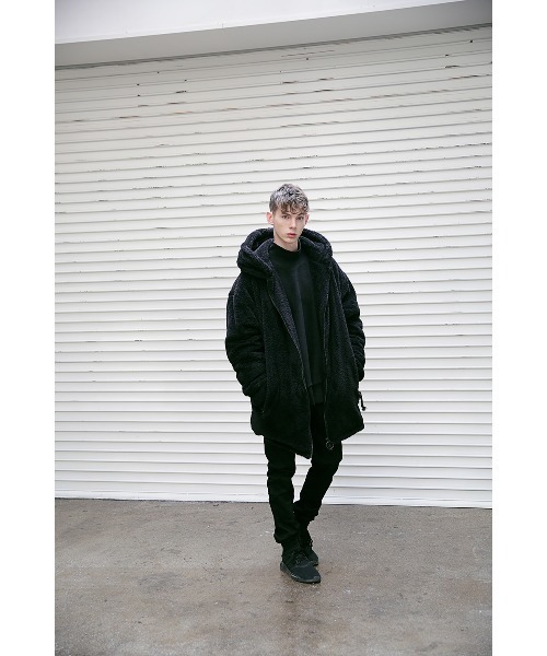 MASSNOUN（マスノウン）の「【BTS着用】ボアデザインガスマスクコート