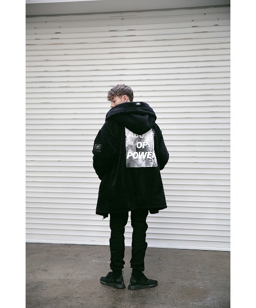 MASSNOUN（マスノウン）の「【BTS着用】ボアデザインガスマスクコート