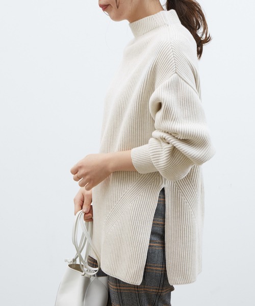 ADAM ET ROPE'（アダムエロペ）の「コットンアクリルルーズスリットプルオーバー（ニット/セーター・レディース・ホワイト/ネイビー・FREE）」の2枚目の写真