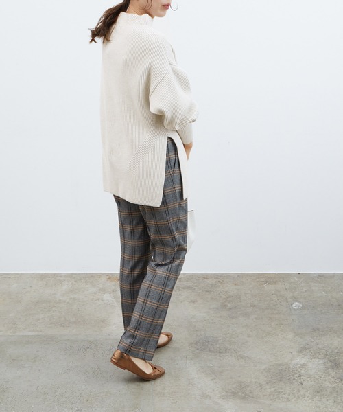 ADAM ET ROPE'（アダムエロペ）の「コットンアクリルルーズスリットプルオーバー（ニット/セーター・レディース・ホワイト/ネイビー・FREE）」の16枚目の写真