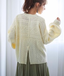 バックスリットケーブルニット