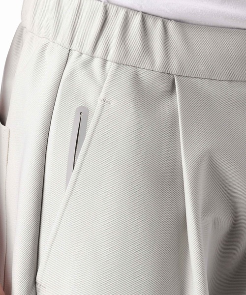 ATTACHMENT（アタッチメント）の「リジェクトストレッチツイル 1タックイージーパンツ（スラックス・メンズ・ブラック/ダークグリーン・1/2）」の5枚目の写真