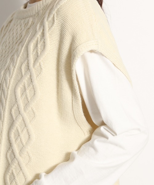 niko and...（ニコアンド）の「春ケーブルビッグベスト（ベスト・レディース・ネイビー/オフホワイト/イエロー・FREE）」の11枚目の写真