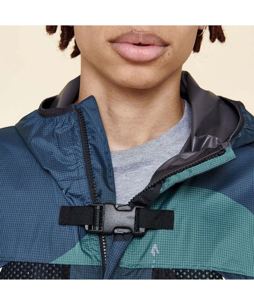 AIGLE(エーグル)の「透湿防水 ベラータ プリント ジャケット(マウンテンパーカー・メンズ・ダークブルー・M/L)」の5枚目の写真