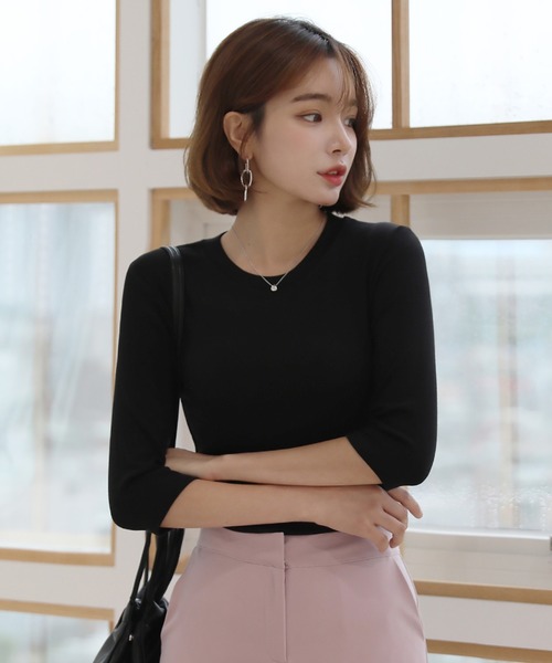 by muni:r(バイ ムニール)の「ラウンドネック スリムライン ソフトリブ 7分丈 Tシャツ(Tシャツ/カットソー・レディース・ブラック/ベージュ/ネイビー/オレンジ・FREE)」の2枚目の写真