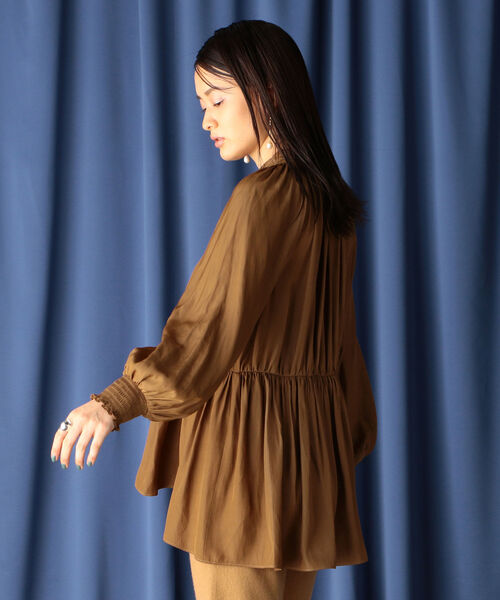 Ravissant Laviere（ラヴィソンラヴィエール）の「シルキーファイユボウタイブラウス（シャツ/ブラウス・レディース・オフホワイト/ブラック/キャメル・38）」の10枚目の写真