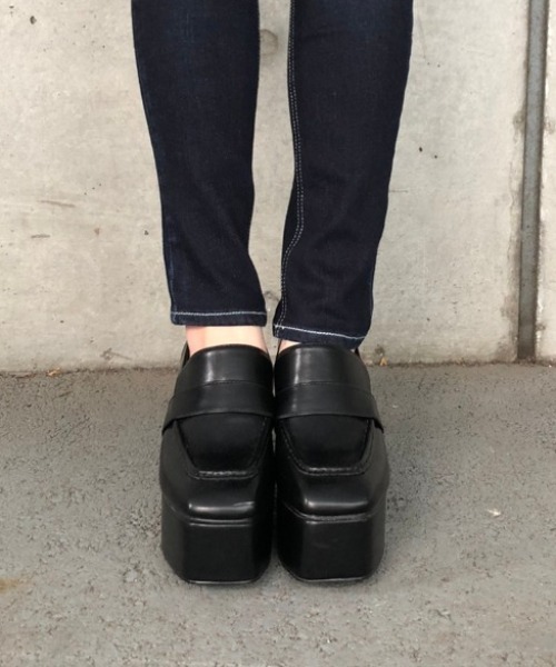 ENVYM（アンビー）の「スクエアヒールローファー（ローファー・レディース・マルチ/ブラック/ベージュ・22.5cm/24.5cm/23.5cm）」の17枚目の写真