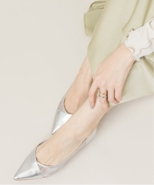 RANDA（ランダ）の「ソフト アシンメトリーデザインポインテッドトゥメッシュパンプス（パンプス・レディース・シルバー/ブラック/パープル・24.5/22.5/23/23.5/25/24）」の6枚目の写真