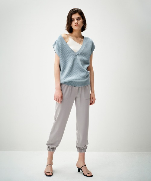 AKTE（アクテ）の「Vネックライトニットベスト（ベスト・レディース・ブルー/ベージュ/ラベンダー・FREE）」の20枚目の写真