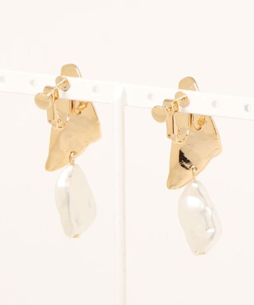 Kastane(カスタネ)の「クラッシュメタル×パールイヤリング(イヤリング・レディース・シルバー/ゴールド・FREE)」の3枚目の写真