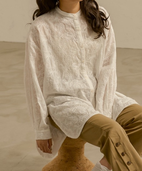 Ambre Neige（アンブルネージュ）の「アソートバンドカラーシャツ／【WEB/EC限定商品】（シャツ/ブラウス・レディース・ホワイト/ブルー系その他/ホワイト系その他2・FREE）」の2枚目の写真