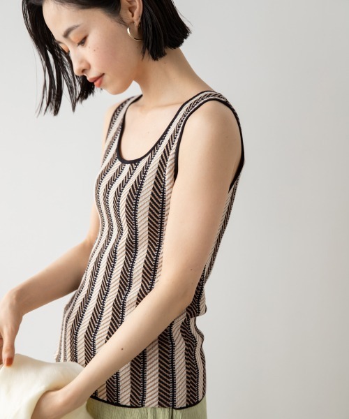 LOWRYS FARM(ローリーズファーム)の「ジャガードガラタンク 947040(ニット/セーター・レディース・ベージュ/ブルー/グリーン・FREE)」の2枚目の写真