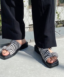 Wバックルサンダル