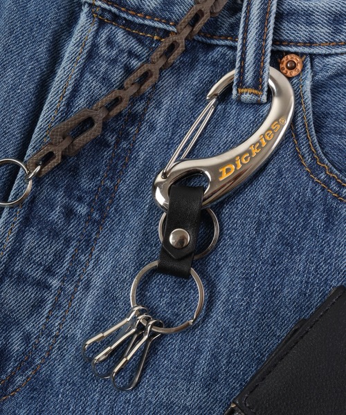 Dickies(ディッキーズ)の「Dickies カラビナキーホルダー(キーホルダー・メンズ・ブラック×レッド/ブラック×シルバー/ブラック×イエロー/ブラック×ホワイト/ブラック×ブルー/シルバー系その他3/シルバー系その他/シルバー系その他2・FREE)」の8枚目の写真