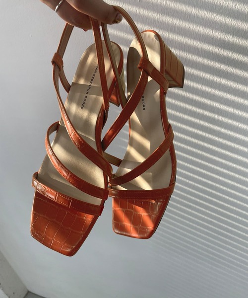 URBAN RESEARCH DOORS（アーバンリサーチドアーズ）の「クロコストラップサンダル（サンダル・レディース・ベージュ/ネイビー/オレンジ・38/36/37）」の3枚目の写真