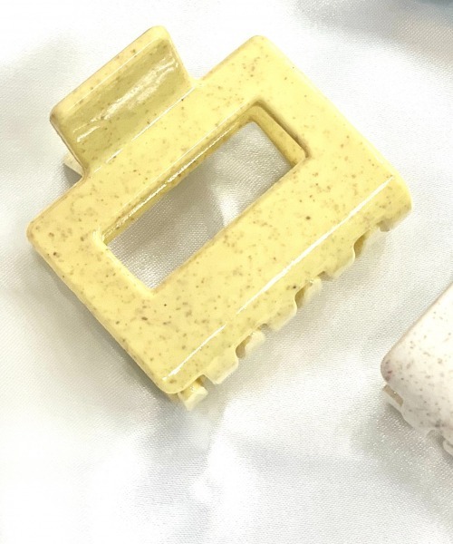 Me%(ミィパーセント)の「サンドスクエアバンスクリップ(バレッタ/ヘアクリップ・レディース・ブルー/イエロー/アイボリー・FREE)」の3枚目の写真