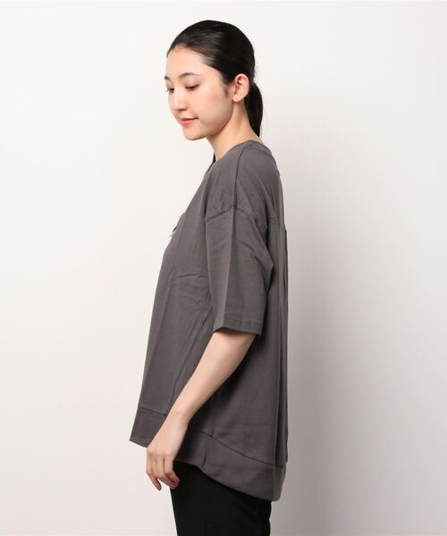 NAVY(ネイビー)の「オーガニックコットン 前切替Tシャツ(Tシャツ/カットソー・レディース・グレー/イエロー/チャコール・フリー)」の7枚目の写真