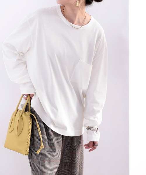 classicalelf(クラシカルエルフ)の「綿100% bigポケットオーバートップス(Tシャツ/カットソー・レディース・ホワイト/ブラック/グレイッシュベージュ/チャコール・MEDIUM/LARGE/X-LARGE)」の2枚目の写真