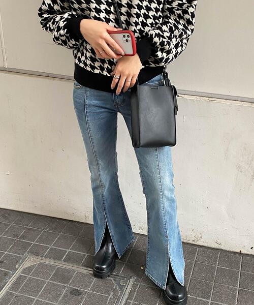 INGNI(イング)の「フロントスリットフレアデニムパンツ(デニムパンツ・レディース・ブラック/グレー/ブルー系その他/ブルー系その他4・S/M)」の3枚目の写真