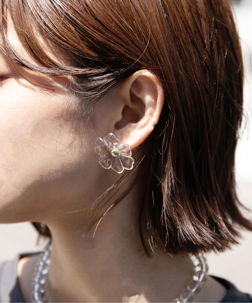PairPair(ペアペア)の「クリアフラワーピアス/イヤリング(ピアス(両耳用)・レディース・A/B・FREE)」の2枚目の写真