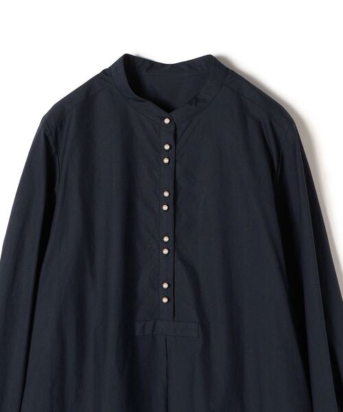 SHIPS(シップス)の「〈手洗い可能〉フロントパールモチーフボタンロングスリーブワンピース◇(ワンピース・レディース・ライトブルー/ブラック/ネイビー・38/36)」の4枚目の写真