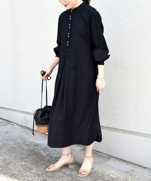 SHIPS(シップス)の「〈手洗い可能〉フロントパールモチーフボタンロングスリーブワンピース◇(ワンピース・レディース・ライトブルー/ブラック/ネイビー・38/36)」の13枚目の写真