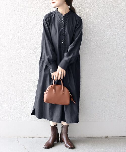 SHIPS(シップス)の「〈手洗い可能〉フロントパールモチーフボタンロングスリーブワンピース◇(ワンピース・レディース・ライトブルー/ブラック/ネイビー・38/36)」の20枚目の写真