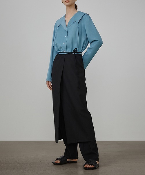 UNSPOKEN(アンスポクン)の「【UNSPOKEN】Bright blue open collar V-neck blouse UQ21S017(シャツ/ブラウス・レディース・ライトブルー・S/M)」の4枚目の写真