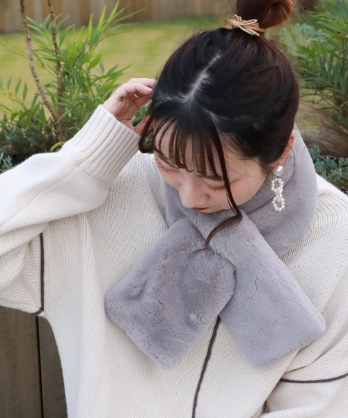 Right-on（ライトオン）の「スリムファーティペット（マフラー・レディース・グレー/オフホワイト/ダークベージュ・ONE SIZE）」の3枚目の写真