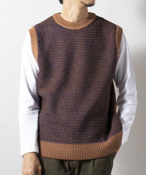 NOLLEY'S goodman（ノーリーズグッドマン）の「配色地柄 ニットベスト（※ロンT付き）（ベスト・メンズ・ベージュ系その他3/ブルー系その他7・MEDIUM/LARGE）」の4枚目の写真